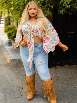 D & J Industies Co., LTD. PREORDER Everyone She Knows Top - White Floral Pre-Orders